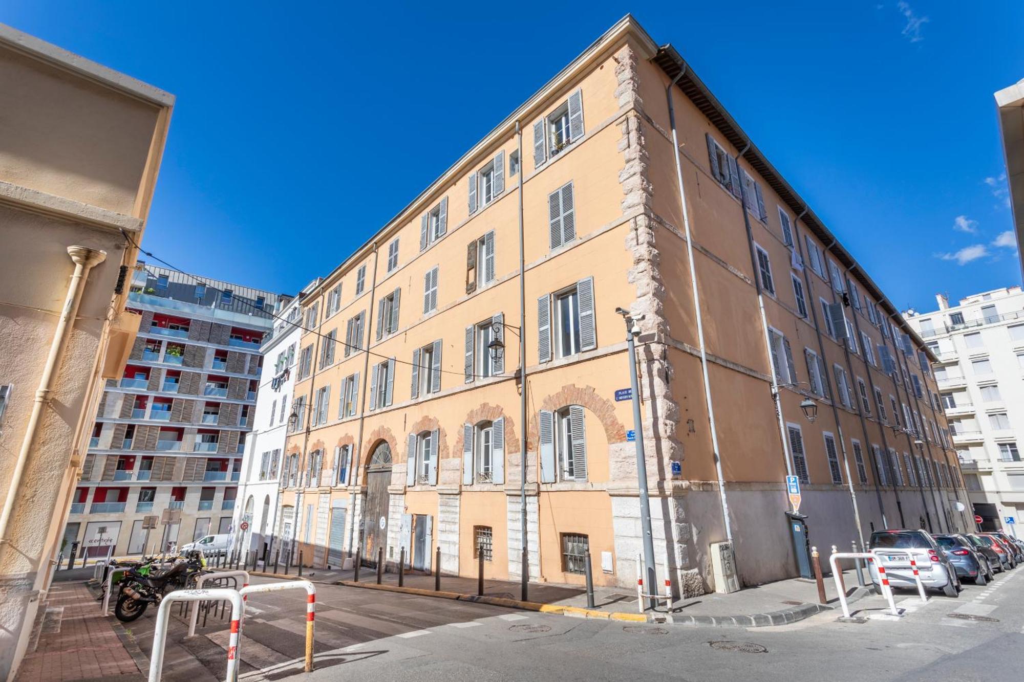 Adira Panier 2 Etoiles Apartment *